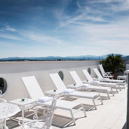 Erbavoglio Hotel Rimini Bagian luar foto