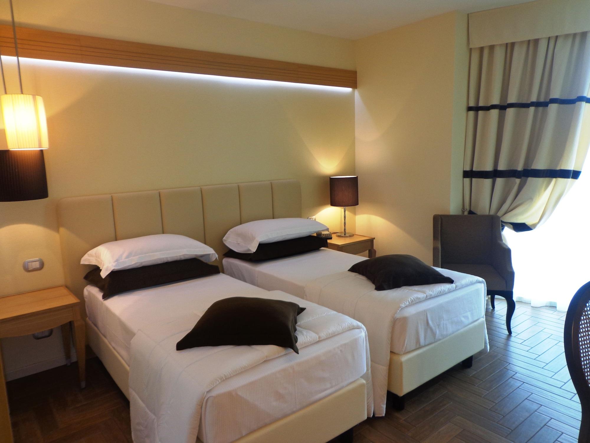 Erbavoglio Hotel Rimini Bagian luar foto