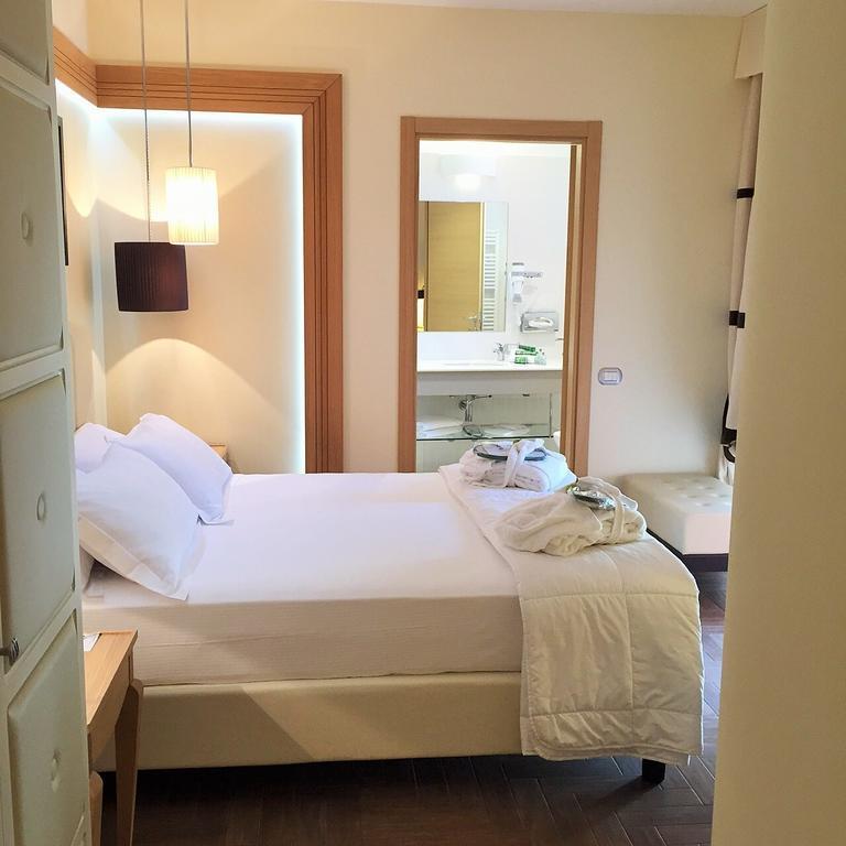 Erbavoglio Hotel Rimini Bagian luar foto