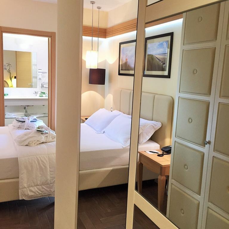 Erbavoglio Hotel Rimini Bagian luar foto